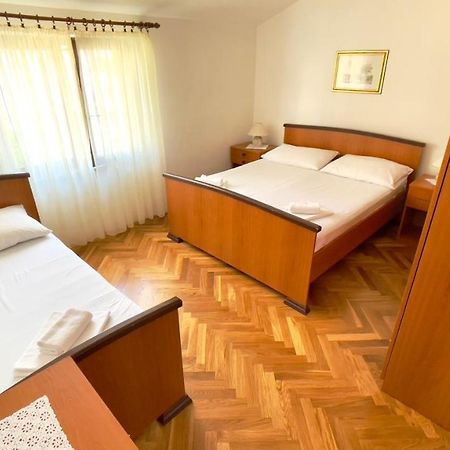 Apartmani Antonia Novalja Exterior foto