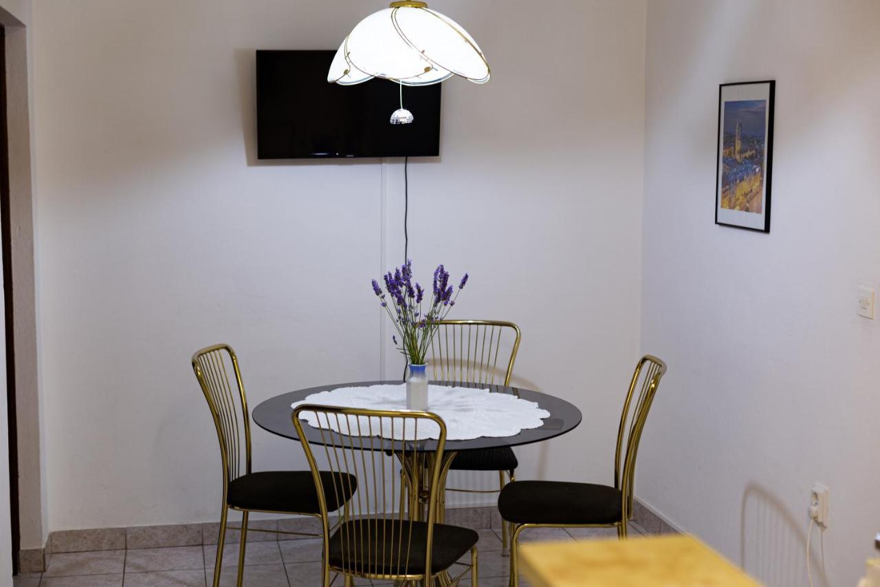 Apartmani Antonia Novalja Exterior foto