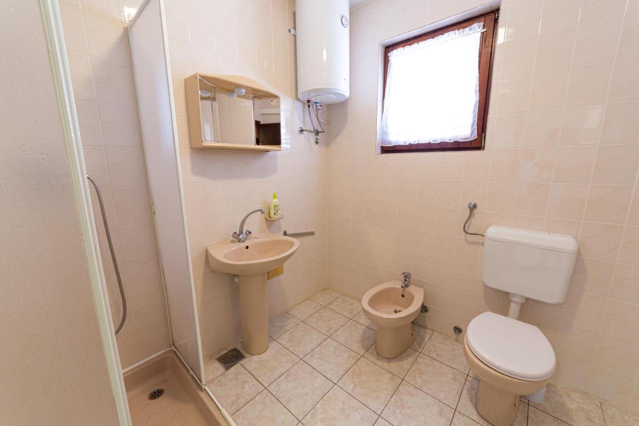 Apartmani Antonia Novalja Exterior foto