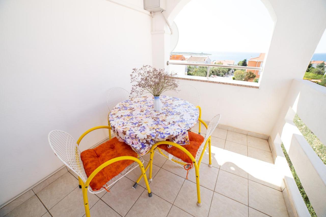 Apartmani Antonia Novalja Exterior foto