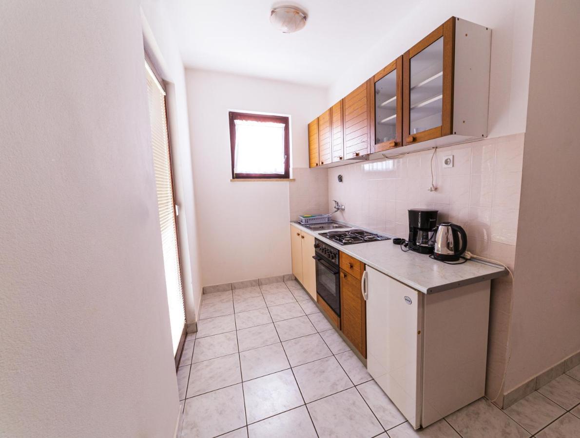 Apartmani Antonia Novalja Exterior foto