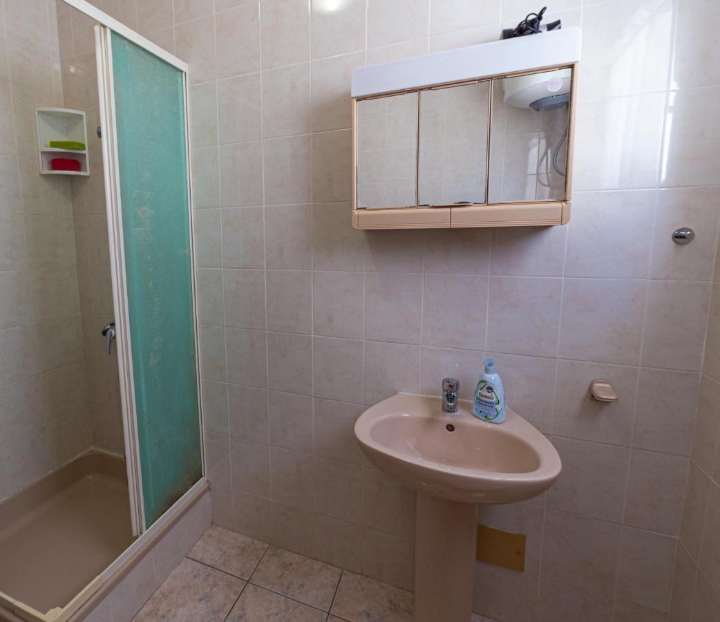 Apartmani Antonia Novalja Exterior foto