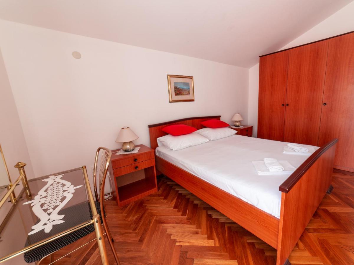 Apartmani Antonia Novalja Exterior foto