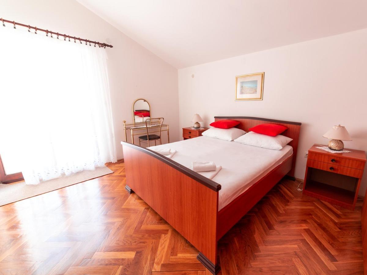 Apartmani Antonia Novalja Exterior foto