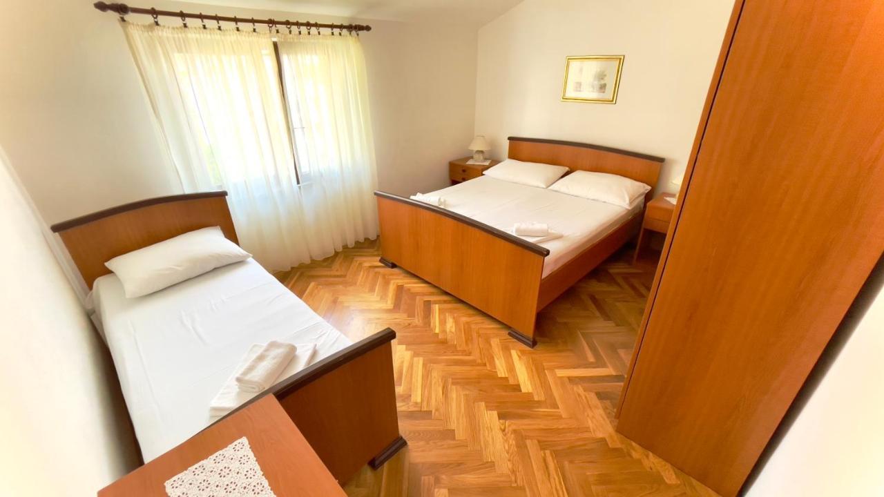 Apartmani Antonia Novalja Exterior foto