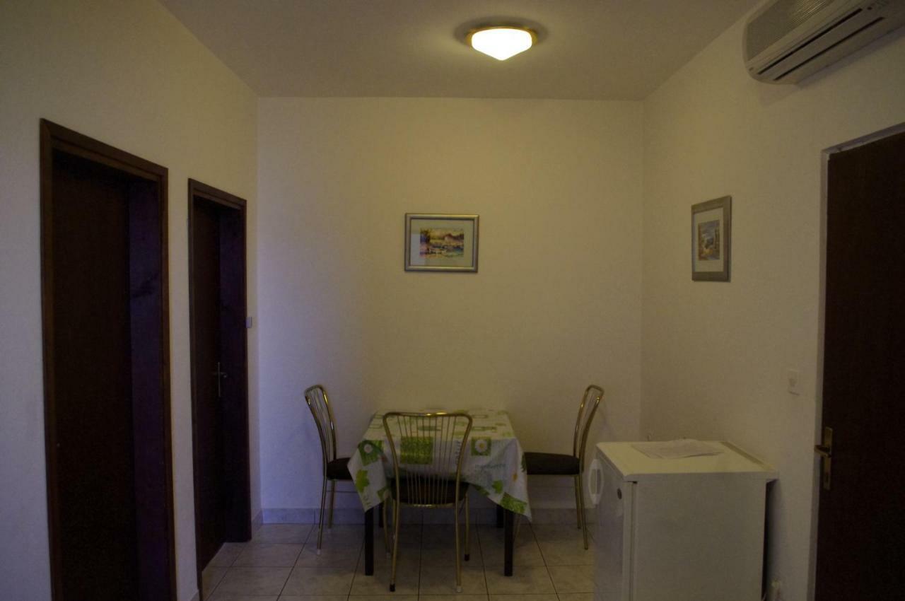 Apartmani Antonia Novalja Exterior foto