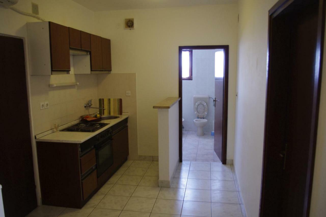 Apartmani Antonia Novalja Exterior foto